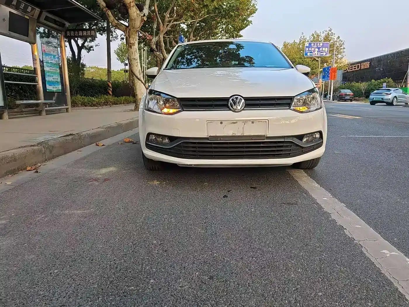 2016 Polo 1.6L Automatic Comfort Model — миниатюра 2