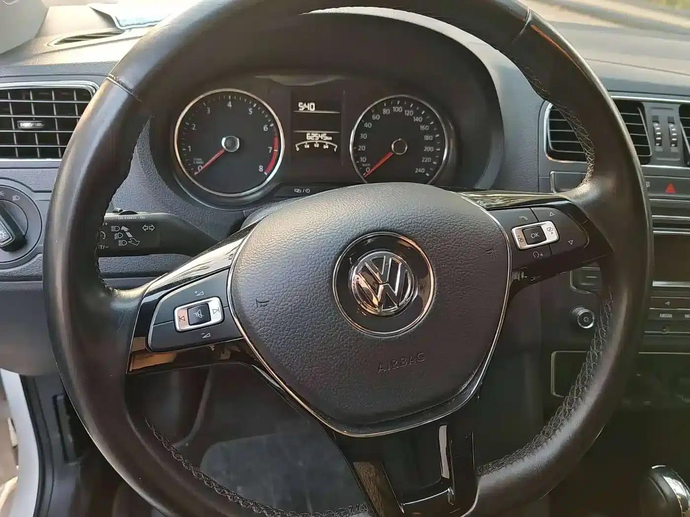 2016 Polo 1.6L Automatic Comfort Model — миниатюра 4