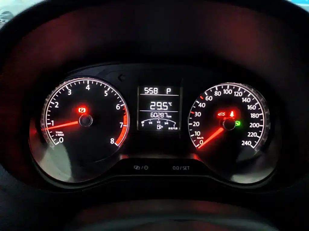 2016 Polo 1.4L Automatic Fashion Edition — миниатюра 12