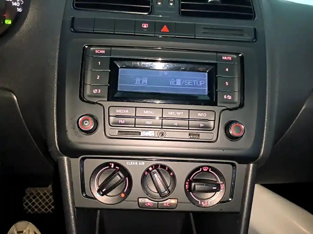 2016 Polo 1.4L Automatic Fashion Edition — миниатюра 13