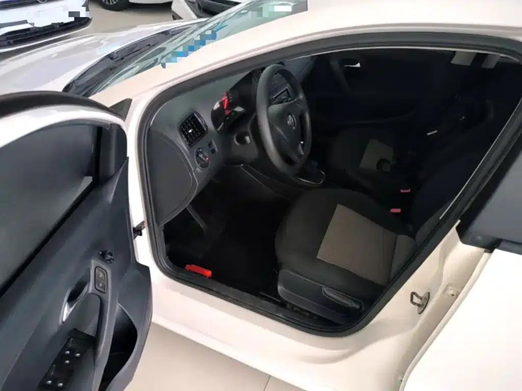 2016 Polo 1.4L Automatic Fashion Edition — миниатюра 16