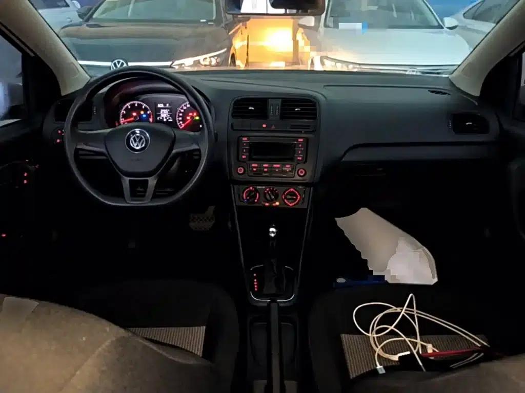 2016 Polo 1.4L Automatic Fashion Edition — миниатюра 10