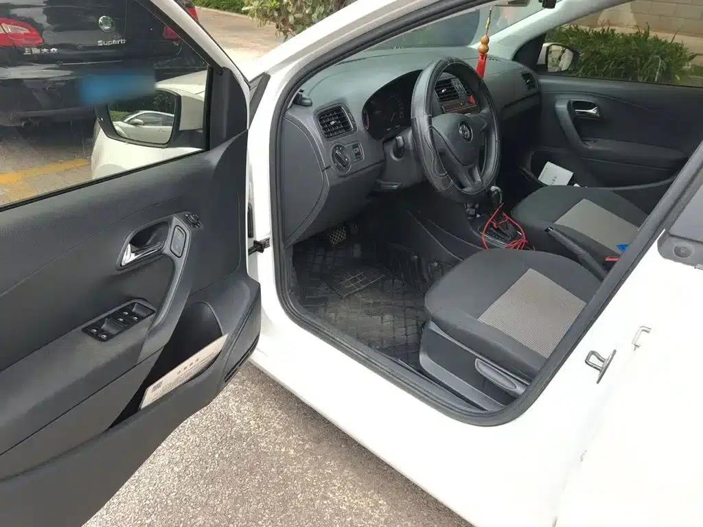 2016 Polo 1.4L Automatic Fashion Edition — миниатюра 13