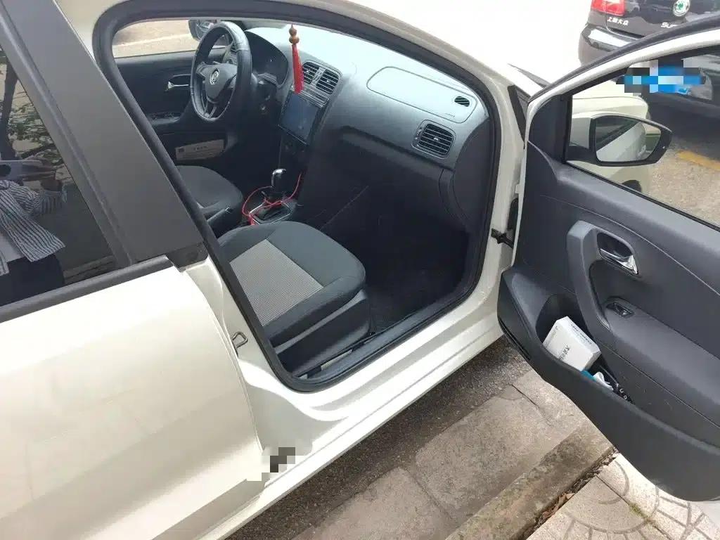2016 Polo 1.4L Automatic Fashion Edition — миниатюра 22