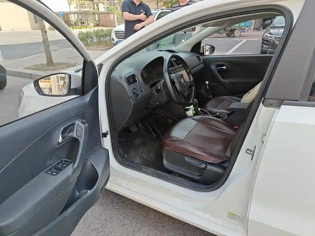 2016 Polo 1.6L Automatic Comfort Model — миниатюра 14