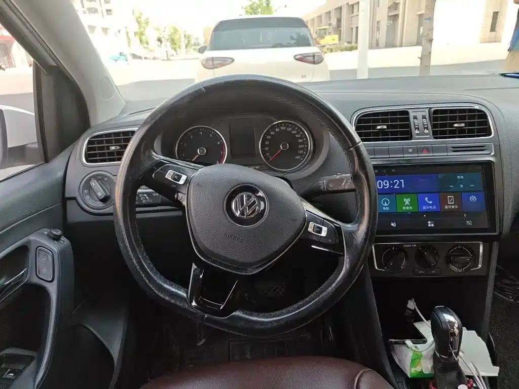 2016 Polo 1.6L Automatic Comfort Model — миниатюра 3