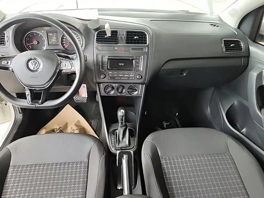 2016 Polo 1.6L Automatic Comfort Model — миниатюра 13
