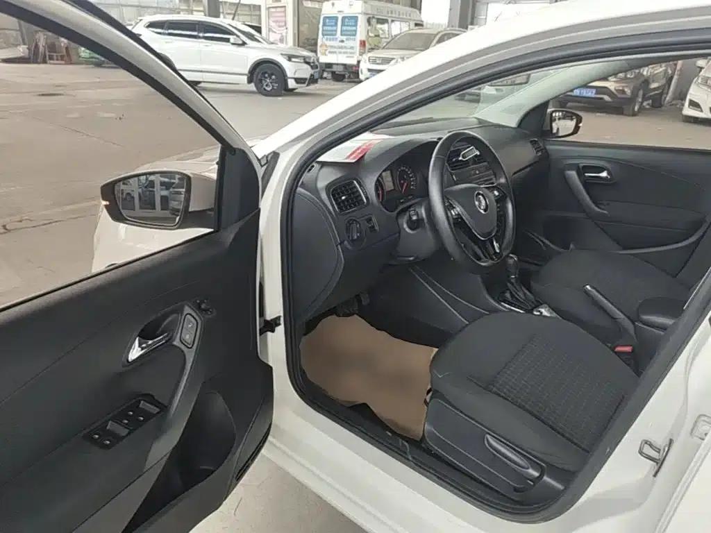 2016 Polo 1.6L Automatic Comfort Model — миниатюра 16