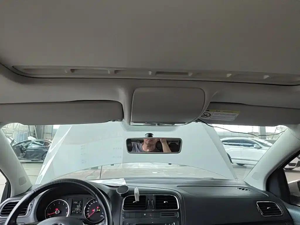 2016 Polo 1.6L Automatic Comfort Model — миниатюра 18