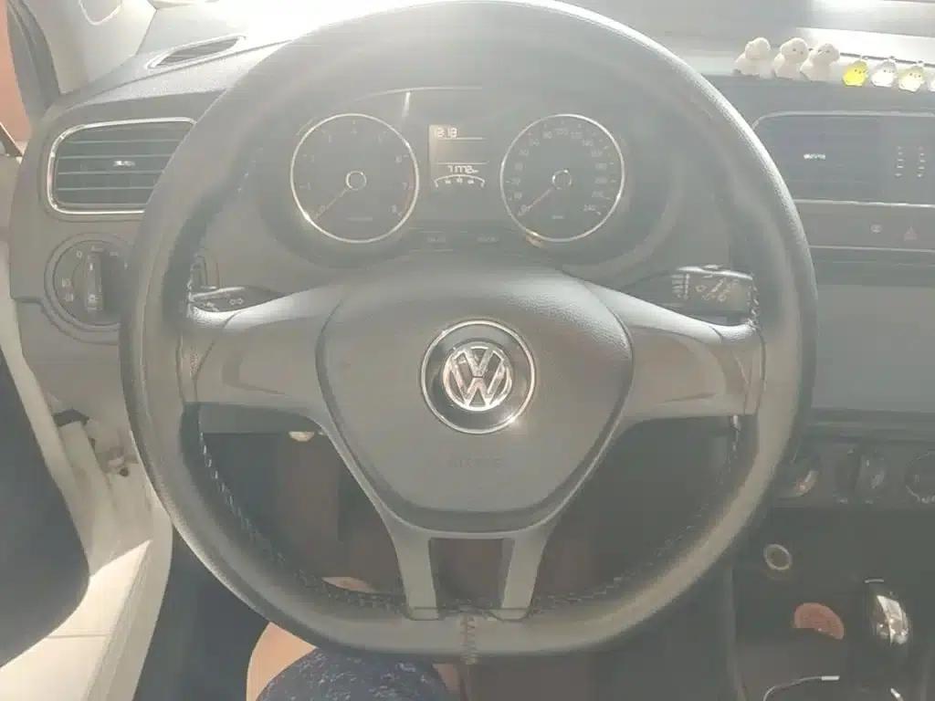 2014 Polo 1.6L Automatic Comfort Edition — миниатюра 11
