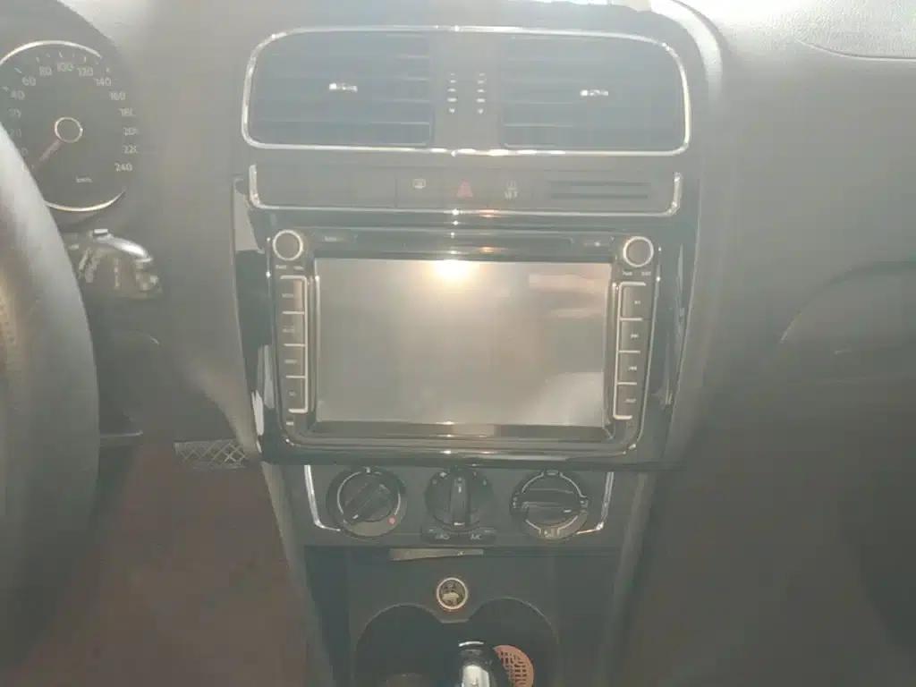 2014 Polo 1.6L Automatic Comfort Edition — миниатюра 13