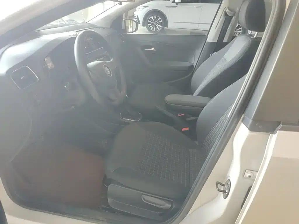 2014 Polo 1.6L Automatic Comfort Edition — миниатюра 15