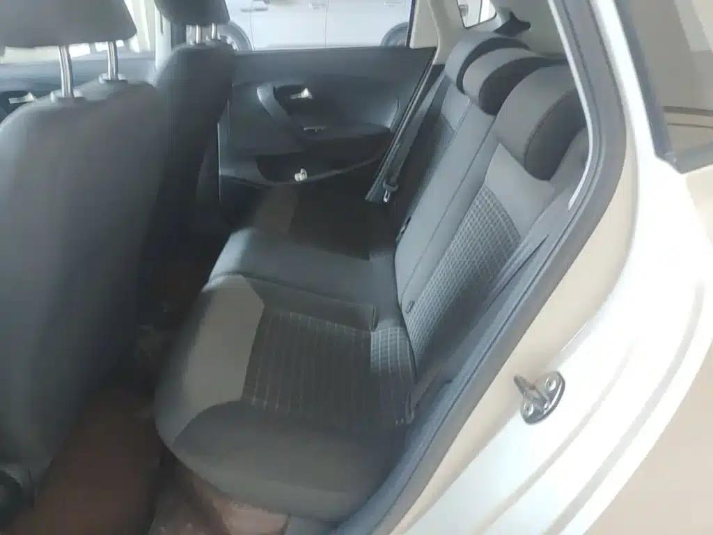 2014 Polo 1.6L Automatic Comfort Edition — миниатюра 17