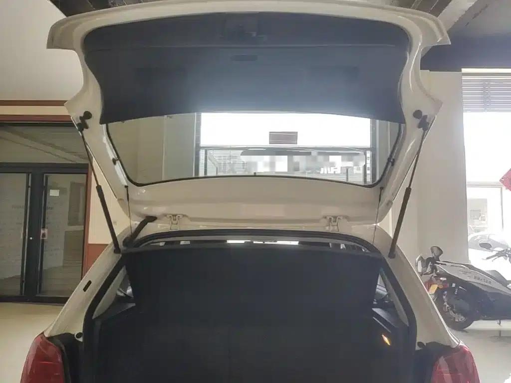 2014 Polo 1.6L Automatic Comfort Edition — миниатюра 19