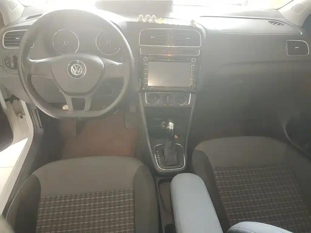 2014 Polo 1.6L Automatic Comfort Edition — миниатюра 10