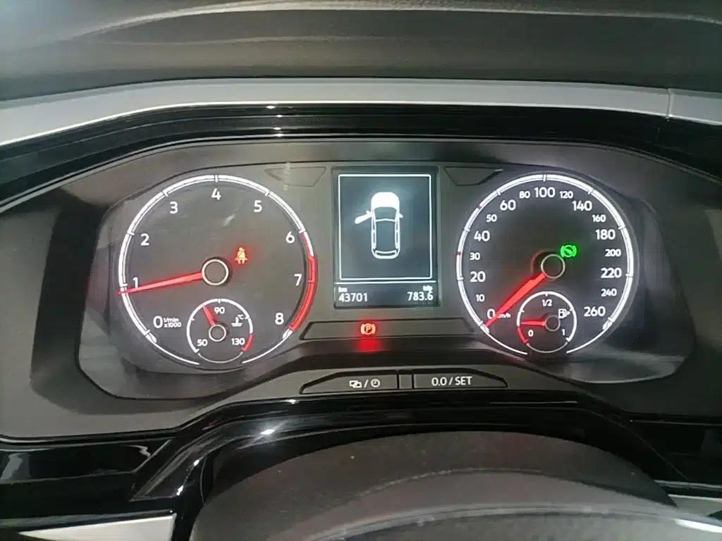 2019 Polo Plus 1.5L Automatic Colorful Technology Edition — миниатюра 12