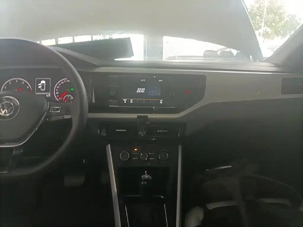 2019 Polo Plus 1.5L Automatic Colorful Technology Edition — миниатюра 13
