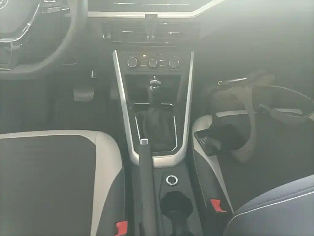 2019 Polo Plus 1.5L Automatic Colorful Technology Edition — миниатюра 14