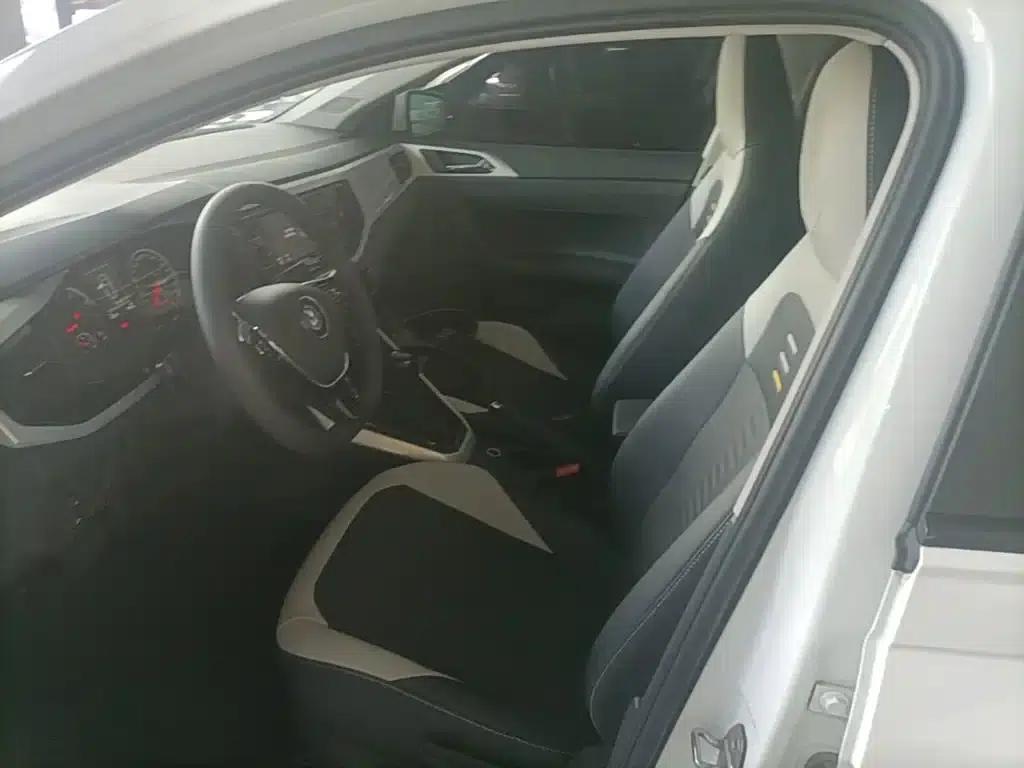 2019 Polo Plus 1.5L Automatic Colorful Technology Edition — миниатюра 15