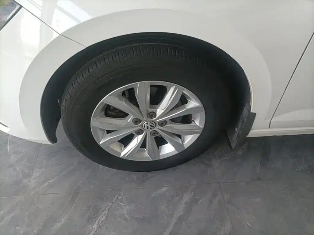 2019 Polo Plus 1.5L Automatic Colorful Technology Edition — миниатюра 23