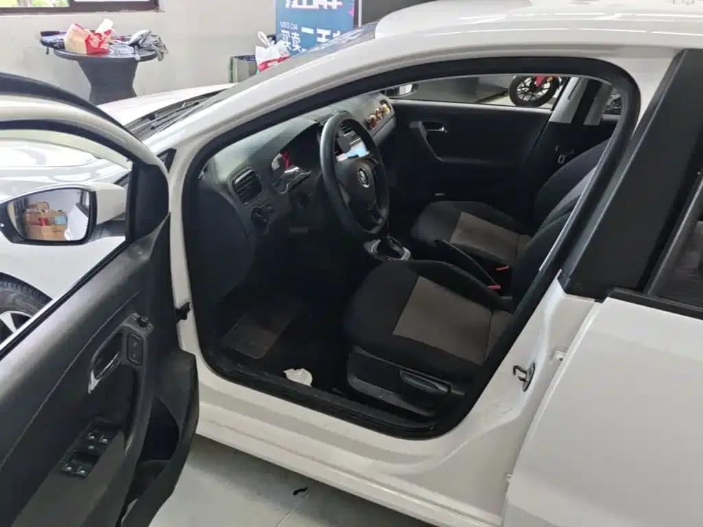 2016 Polo 1.4L Automatic Fashion Edition — миниатюра 16