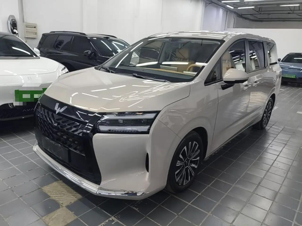 Wuling Starlight 730 2025 Model Plug-in Hybrid 125km Luxury Edition — миниатюра 1