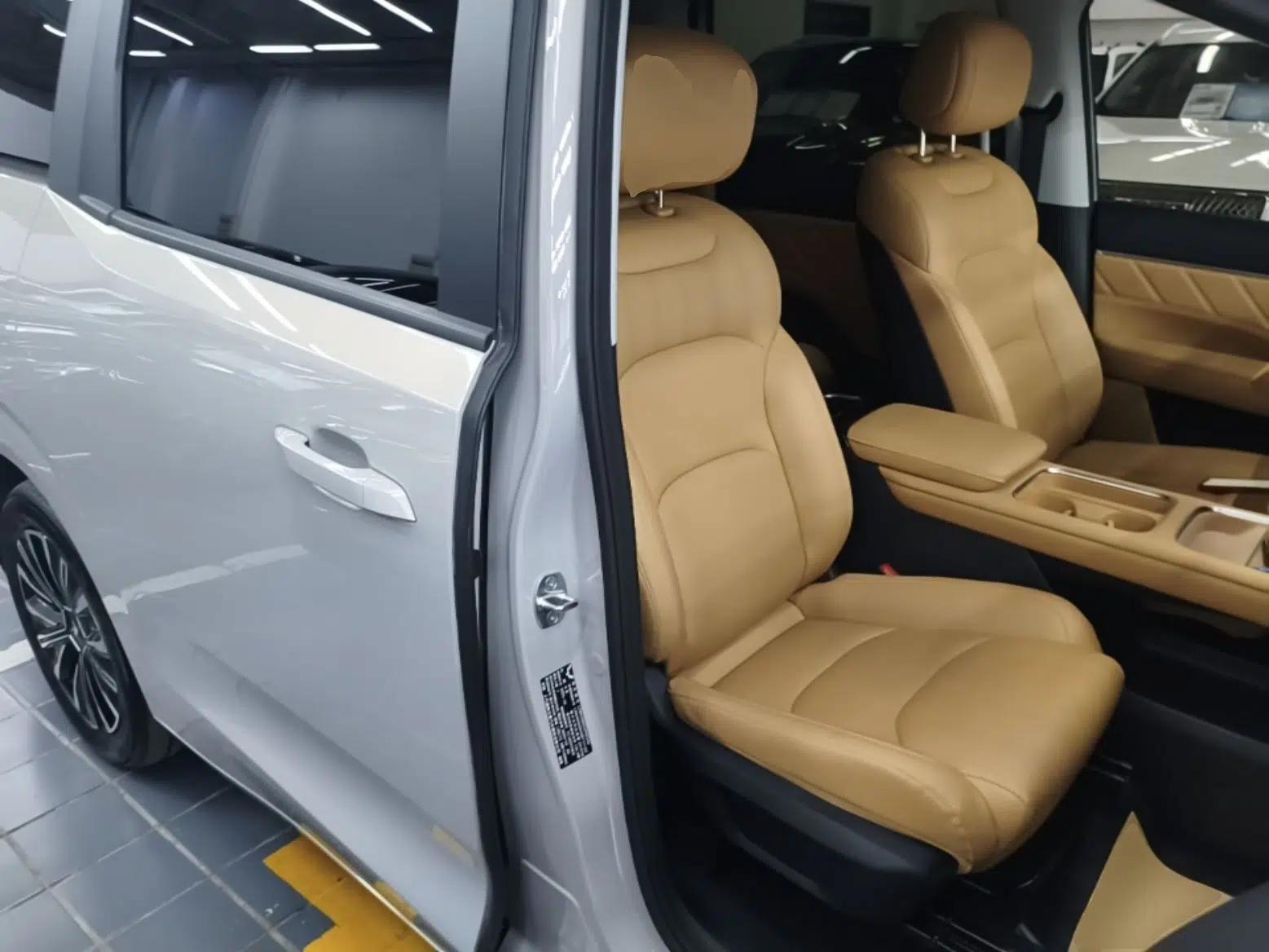 Wuling Starlight 730 2025 Model Plug-in Hybrid 125km Luxury Edition — миниатюра 19