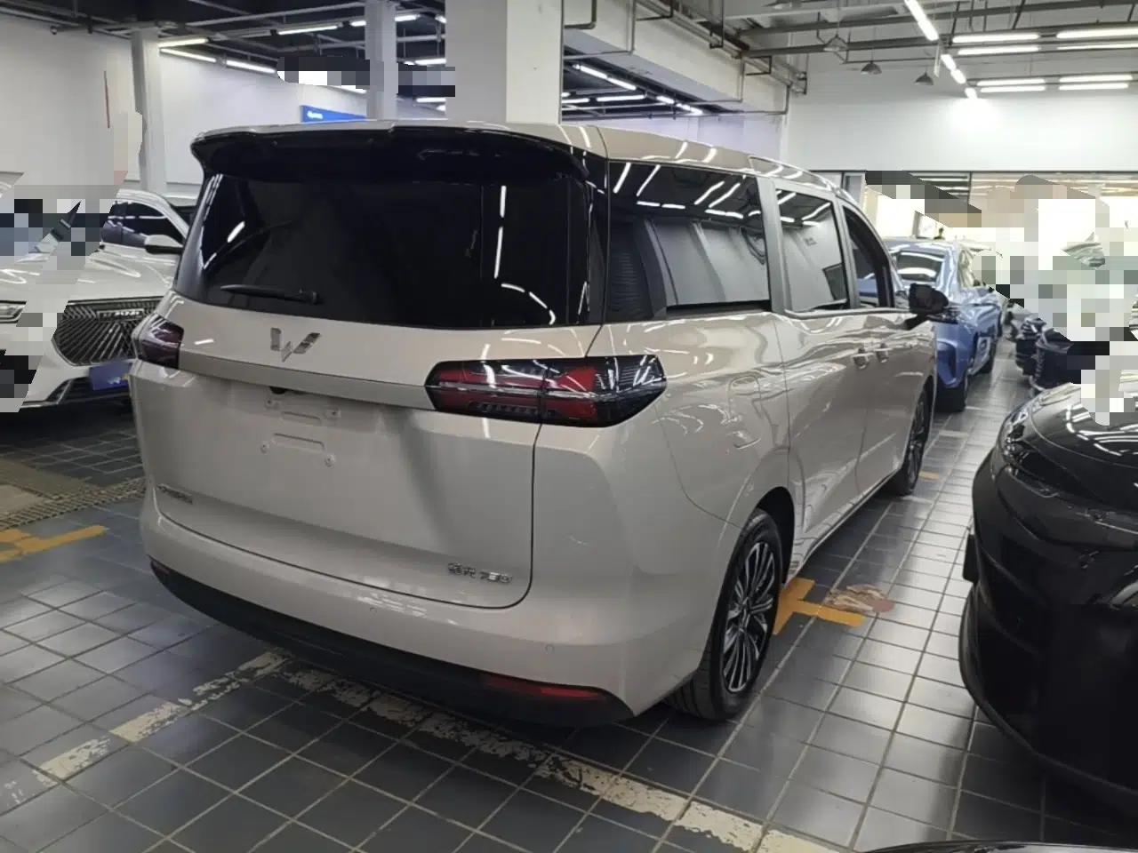 Wuling Starlight 730 2025 Model Plug-in Hybrid 125km Luxury Edition — миниатюра 6