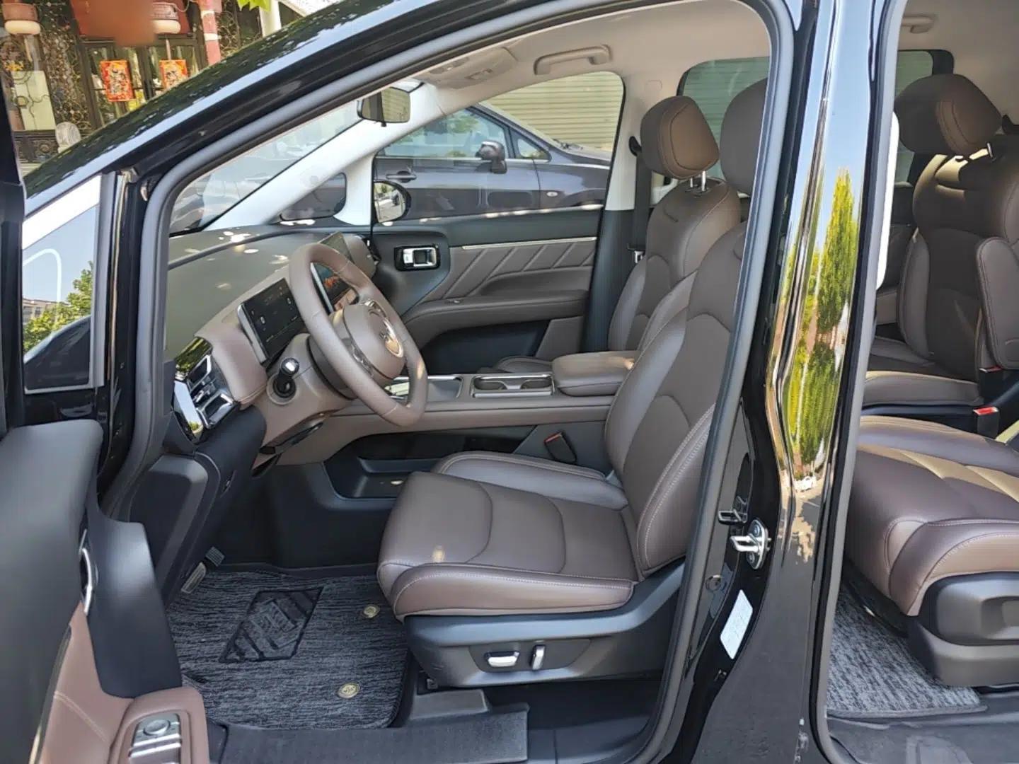 Wuling Starlight 730 2025 Model Plug-in Hybrid 125km Luxury Edition — миниатюра 17