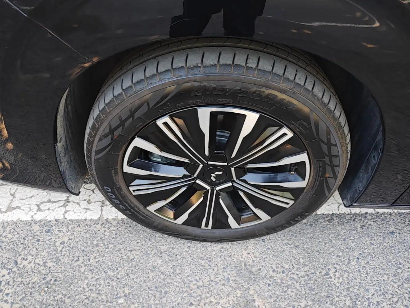 Wuling Starlight 730 2025 Model Plug-in Hybrid 125km Luxury Edition — миниатюра 10