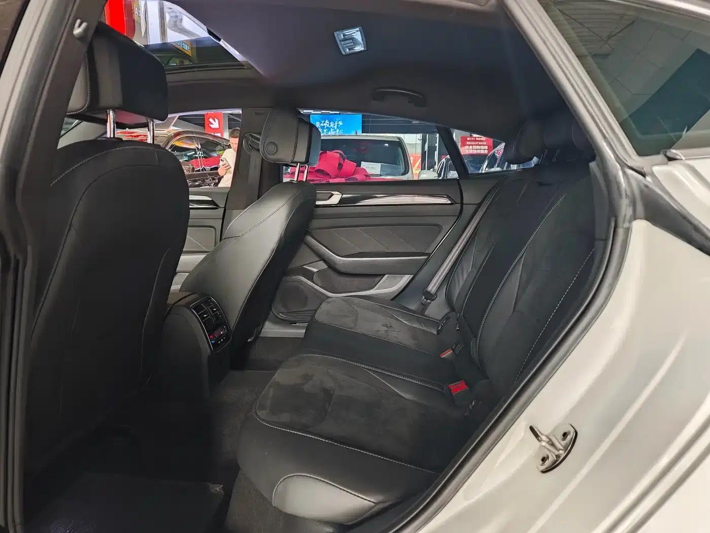 FAW-Volkswagen CC 2023 330TSI Dazzling Edition — миниатюра 11