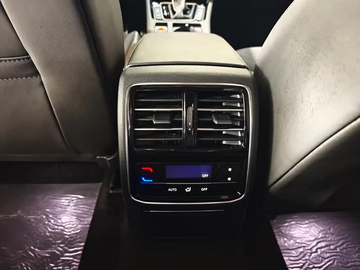 FAW-Volkswagen CC 2023 330TSI Dazzling Edition — миниатюра 13