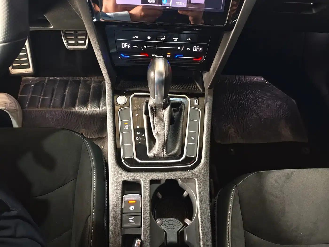 FAW-Volkswagen CC 2023 330TSI Dazzling Edition — миниатюра 9