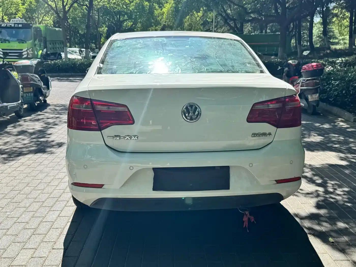 2014 Volkswagen Bora 1.6L Automatic Fashion Edition — миниатюра 14
