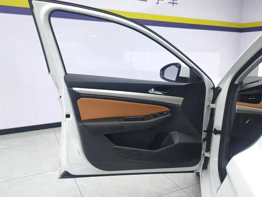 2025 Volkswagen Bora 200TSI DSG Joyful Navigation Edition — миниатюра 7