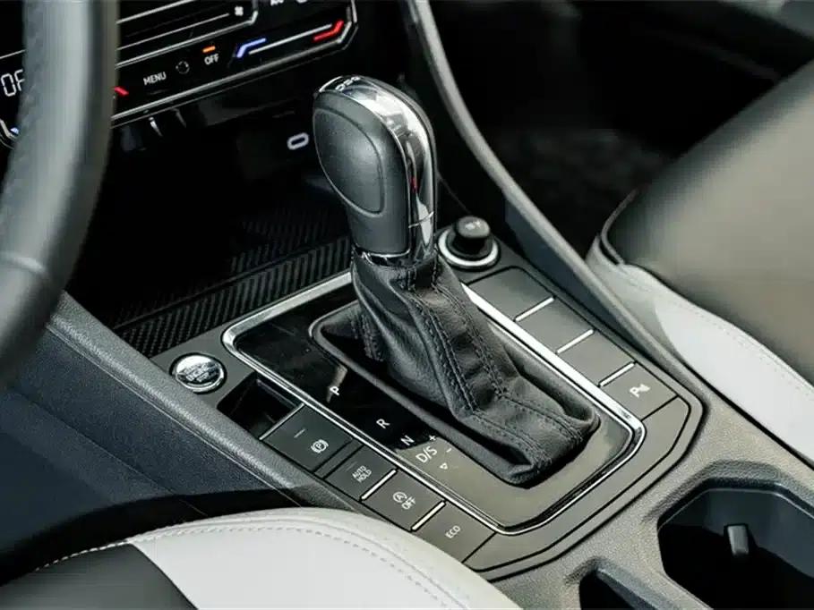 2023 Volkswagen Bora 300TSI DSG Premium Edition — миниатюра 11