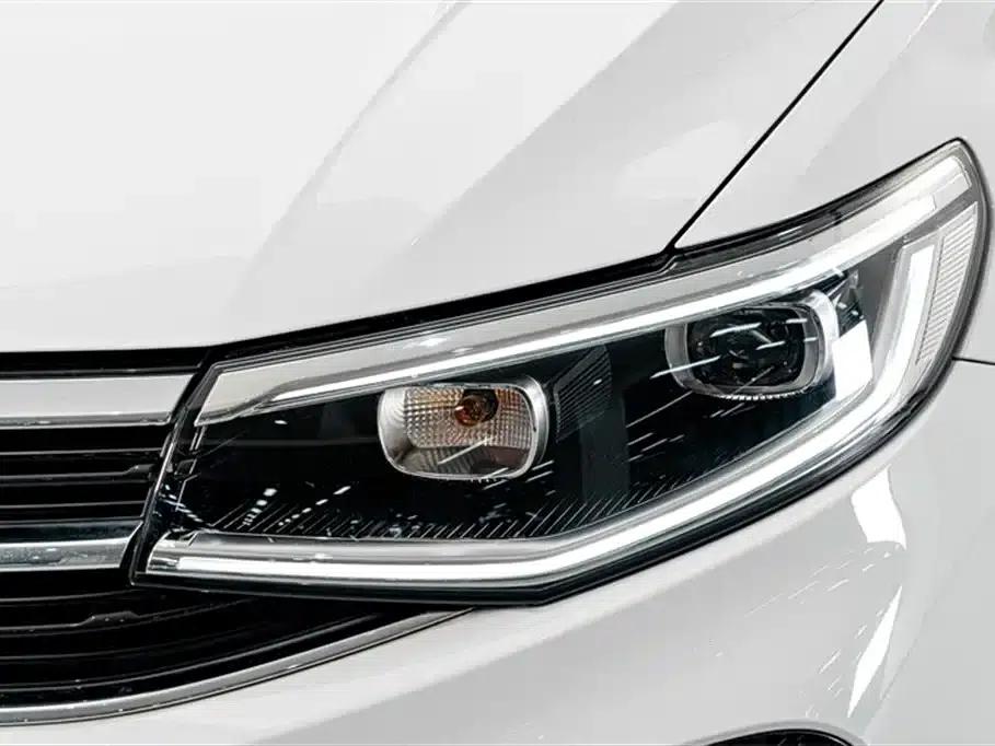 2023 Volkswagen Bora 300TSI DSG Premium Edition — миниатюра 4