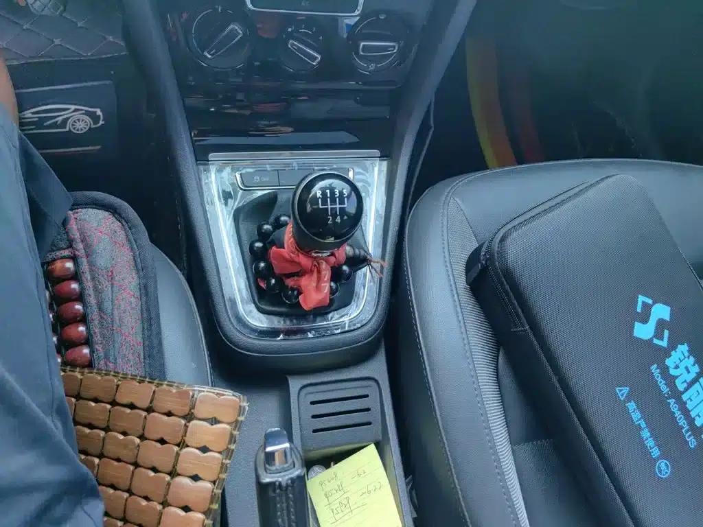 2015 Volkswagen Bora Value Edition 1.6L Manual Comfort Model — миниатюра 11
