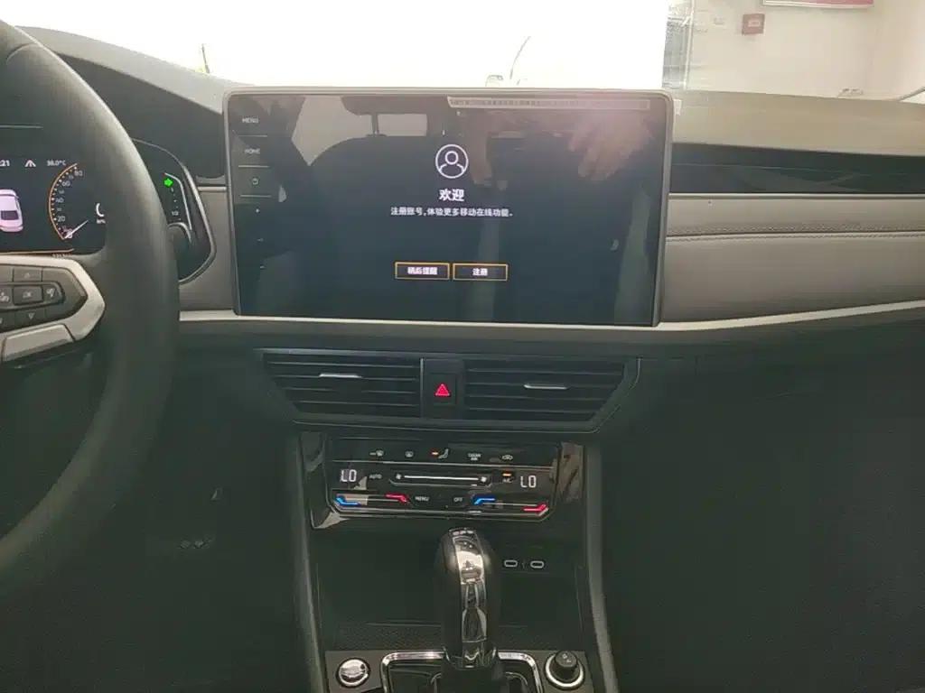 2023 Volkswagen Bora 300TSI DSG Premium Edition — миниатюра 13