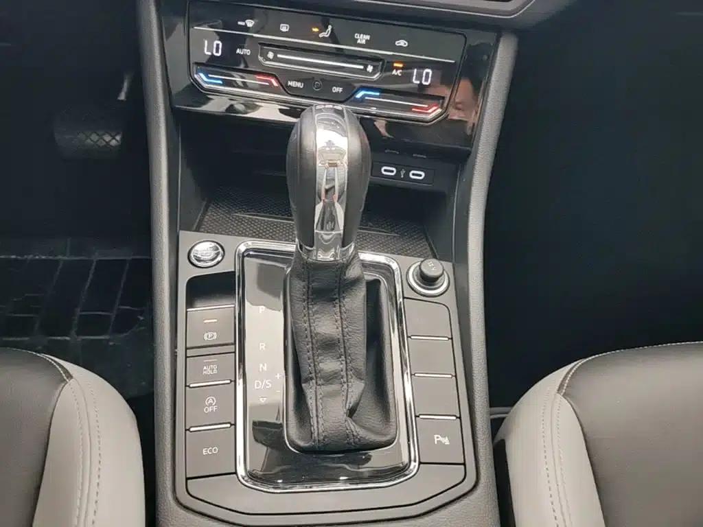 2023 Volkswagen Bora 300TSI DSG Premium Edition — миниатюра 14