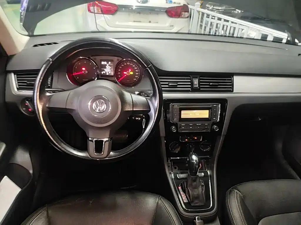 2014 Volkswagen Bora 1.6L Automatic Fashion Edition — миниатюра 11