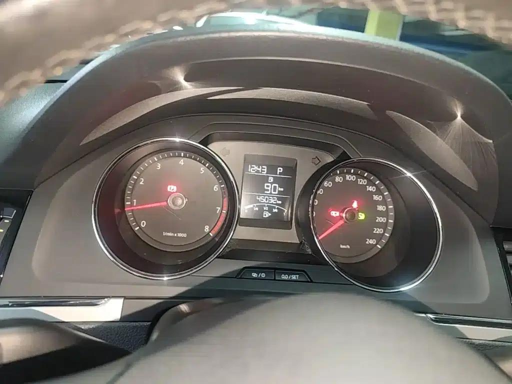 2014 Volkswagen Bora 1.6L Automatic Fashion Edition — миниатюра 12