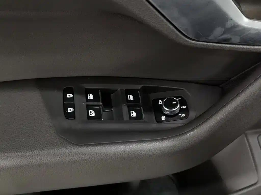 Touareg 2021 3.0TSI R-Line Classic Sport Package — миниатюра 9
