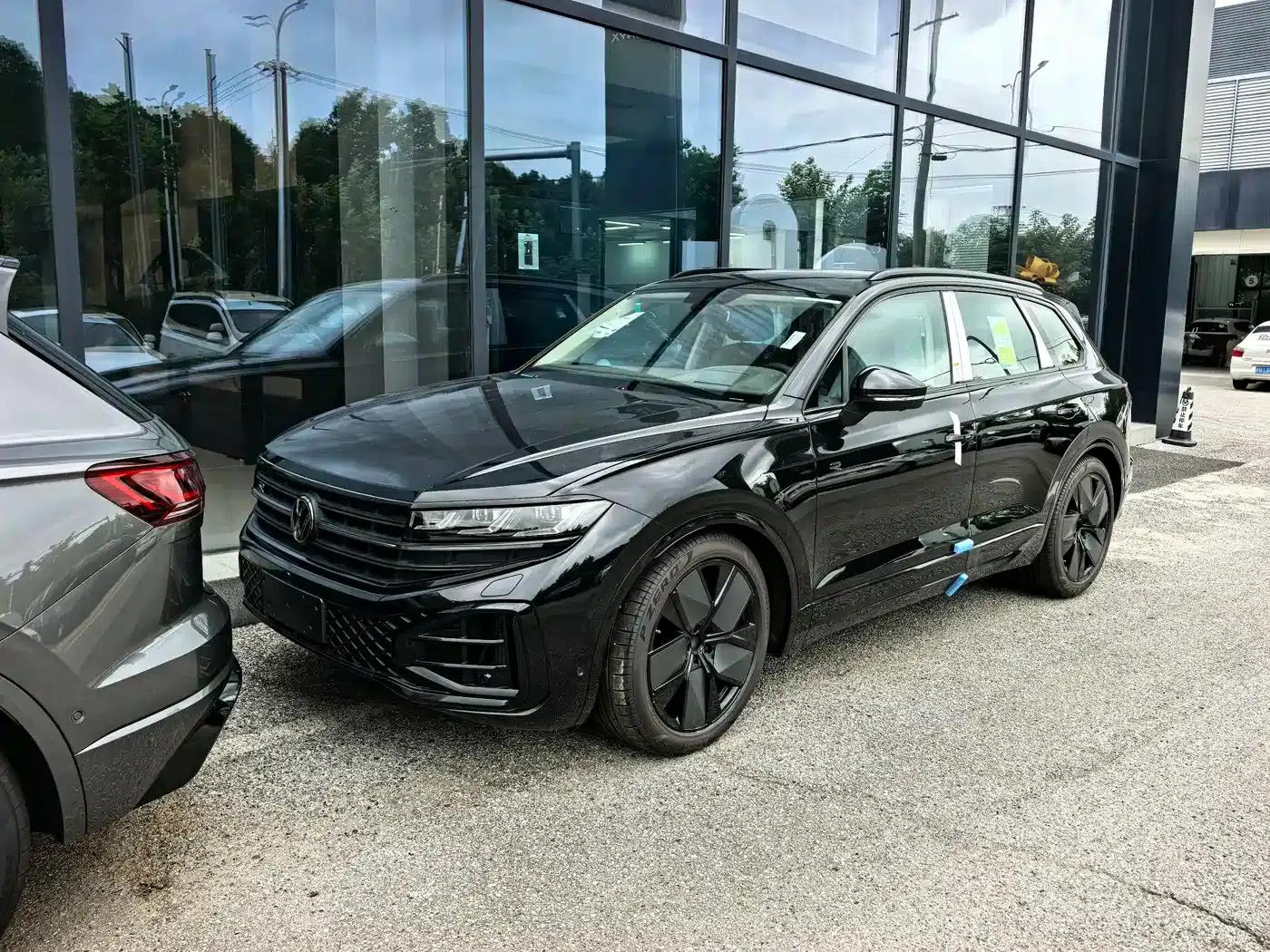 2026 Touareg 3.0TSI Edge Edition, Obsidian Black Sport Package — миниатюра 1