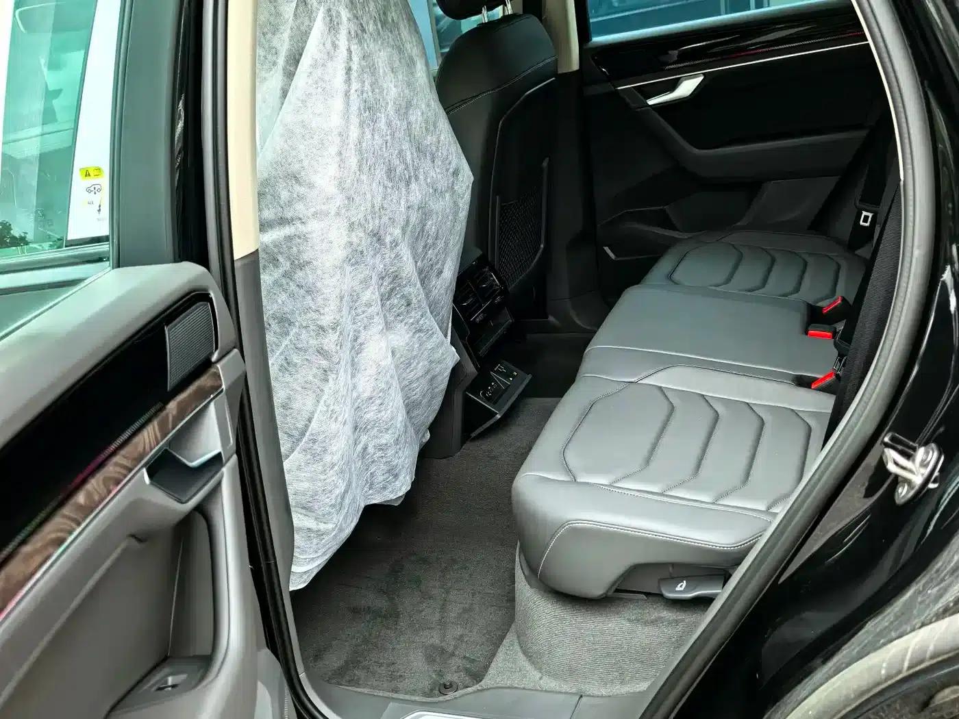 2026 Touareg 3.0TSI Edge Edition, Obsidian Black Sport Package — миниатюра 5