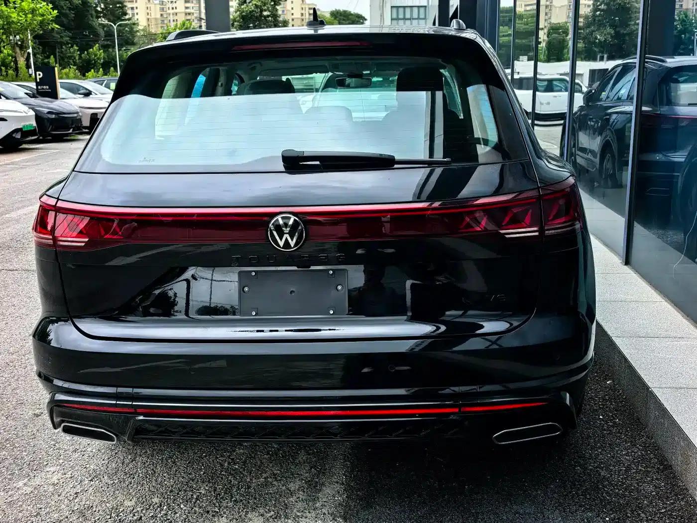 2026 Touareg 3.0TSI Edge Edition, Obsidian Black Sport Package — миниатюра 8