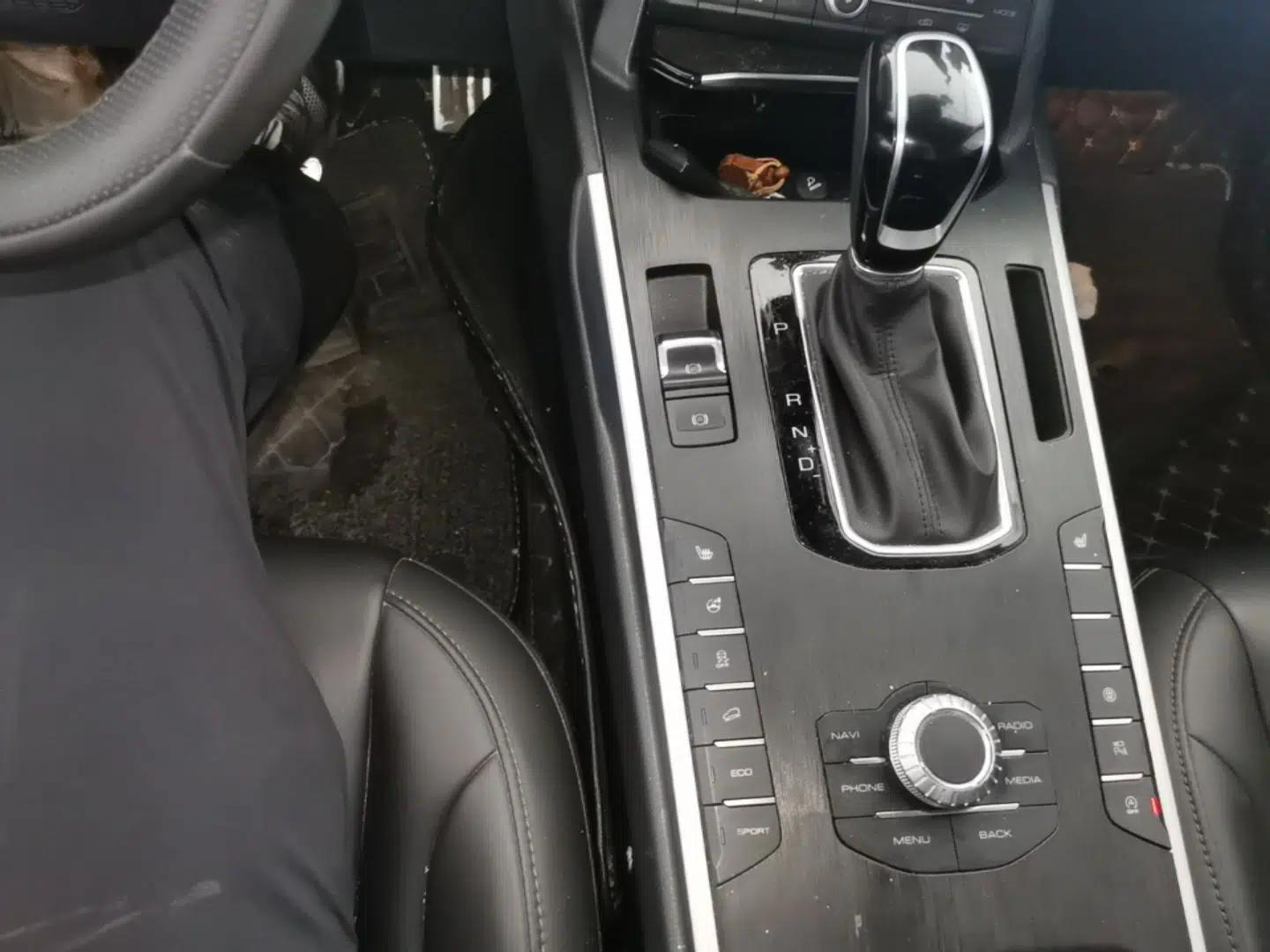 Wey VV5 2019 Upgraded Model 2.0T Two-Wheel Drive Ultra-Luxury Version China V Standard — миниатюра 21