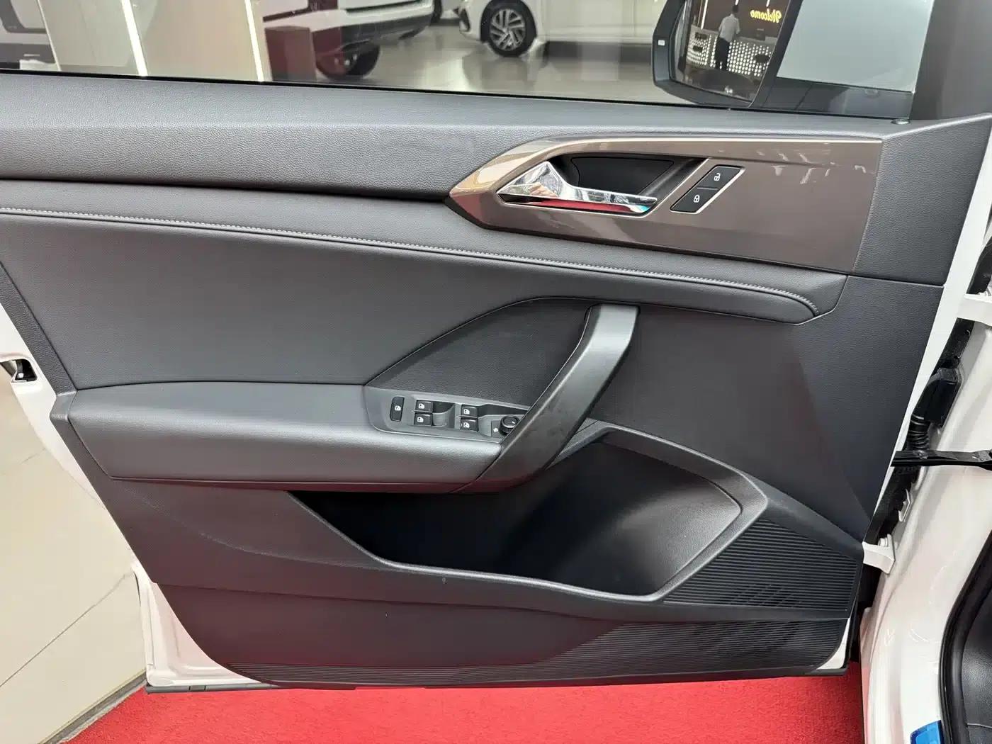 Tharu 2022 280TSI 2WD Luxury Edition — миниатюра 11