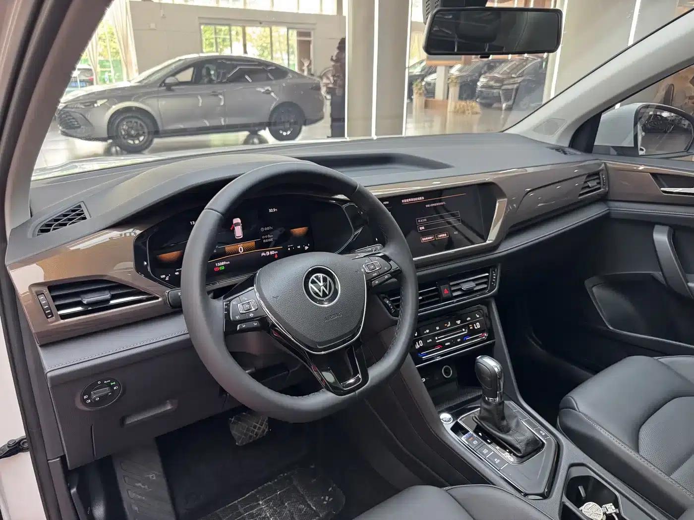 Tharu 2022 280TSI 2WD Luxury Edition — миниатюра 12