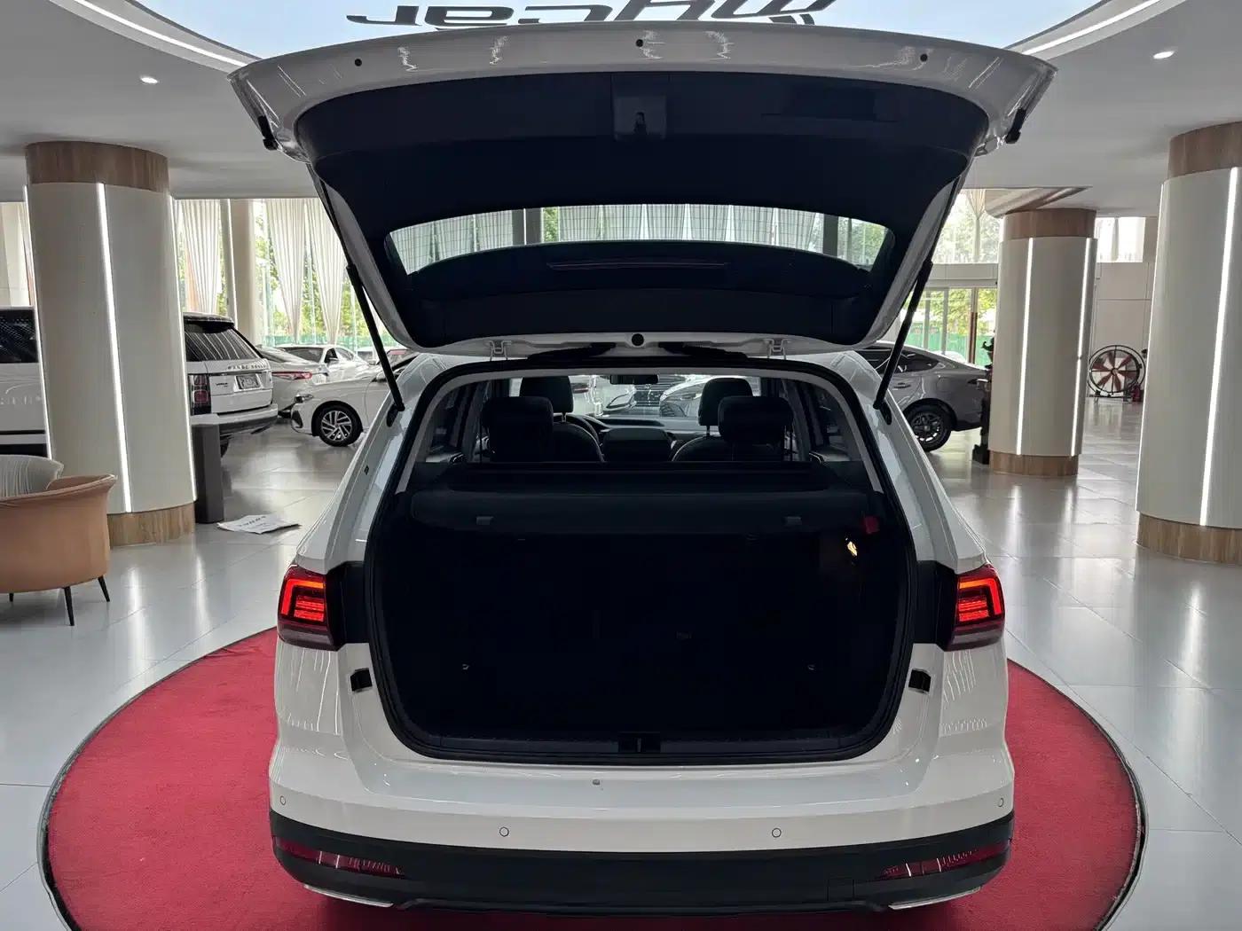 Tharu 2022 280TSI 2WD Luxury Edition — миниатюра 10